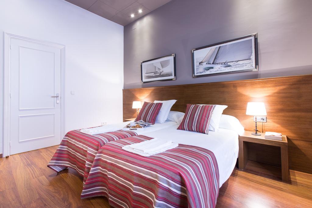 Serennia Apartamentos Ramblas - Placa Catalunya Барселона Номер фото