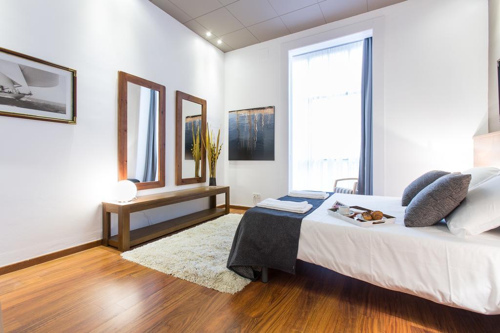 Serennia Apartamentos Ramblas - Placa Catalunya Барселона Номер фото