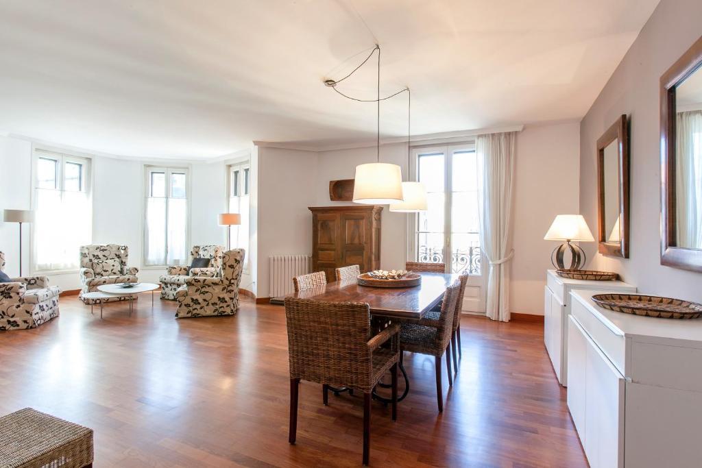 Serennia Apartamentos Ramblas - Placa Catalunya Барселона Номер фото