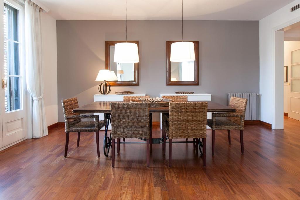 Serennia Apartamentos Ramblas - Placa Catalunya Барселона Номер фото