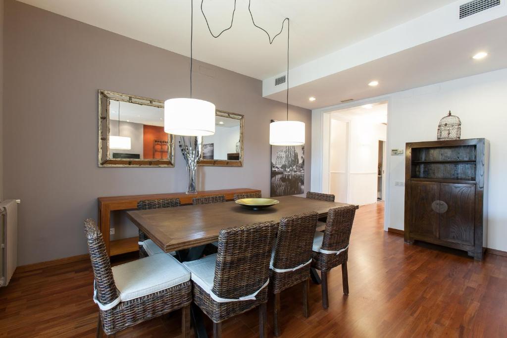 Serennia Apartamentos Ramblas - Placa Catalunya Барселона Номер фото