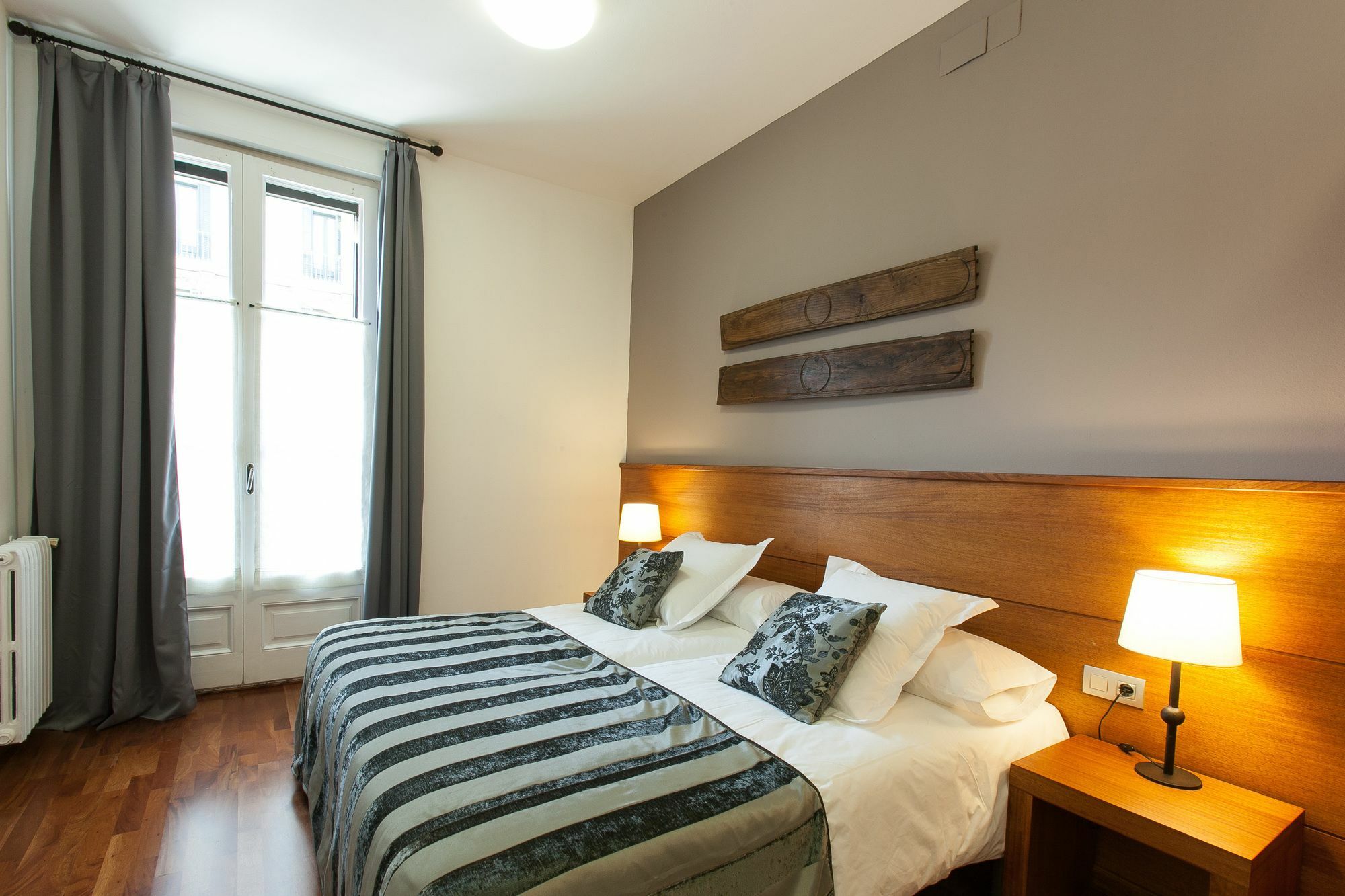 Serennia Apartamentos Ramblas - Placa Catalunya Барселона Экстерьер фото