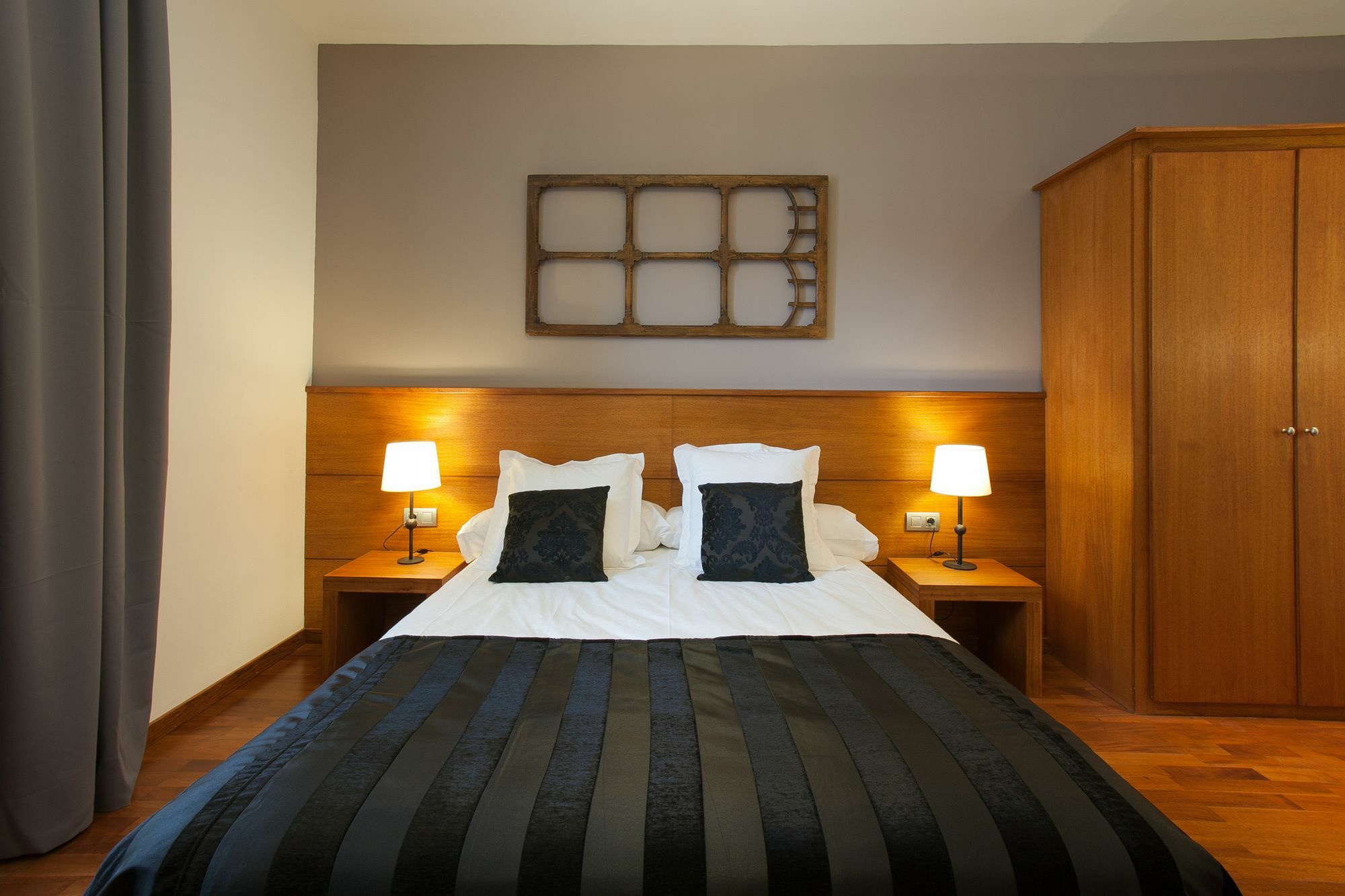 Serennia Apartamentos Ramblas - Placa Catalunya Барселона Экстерьер фото