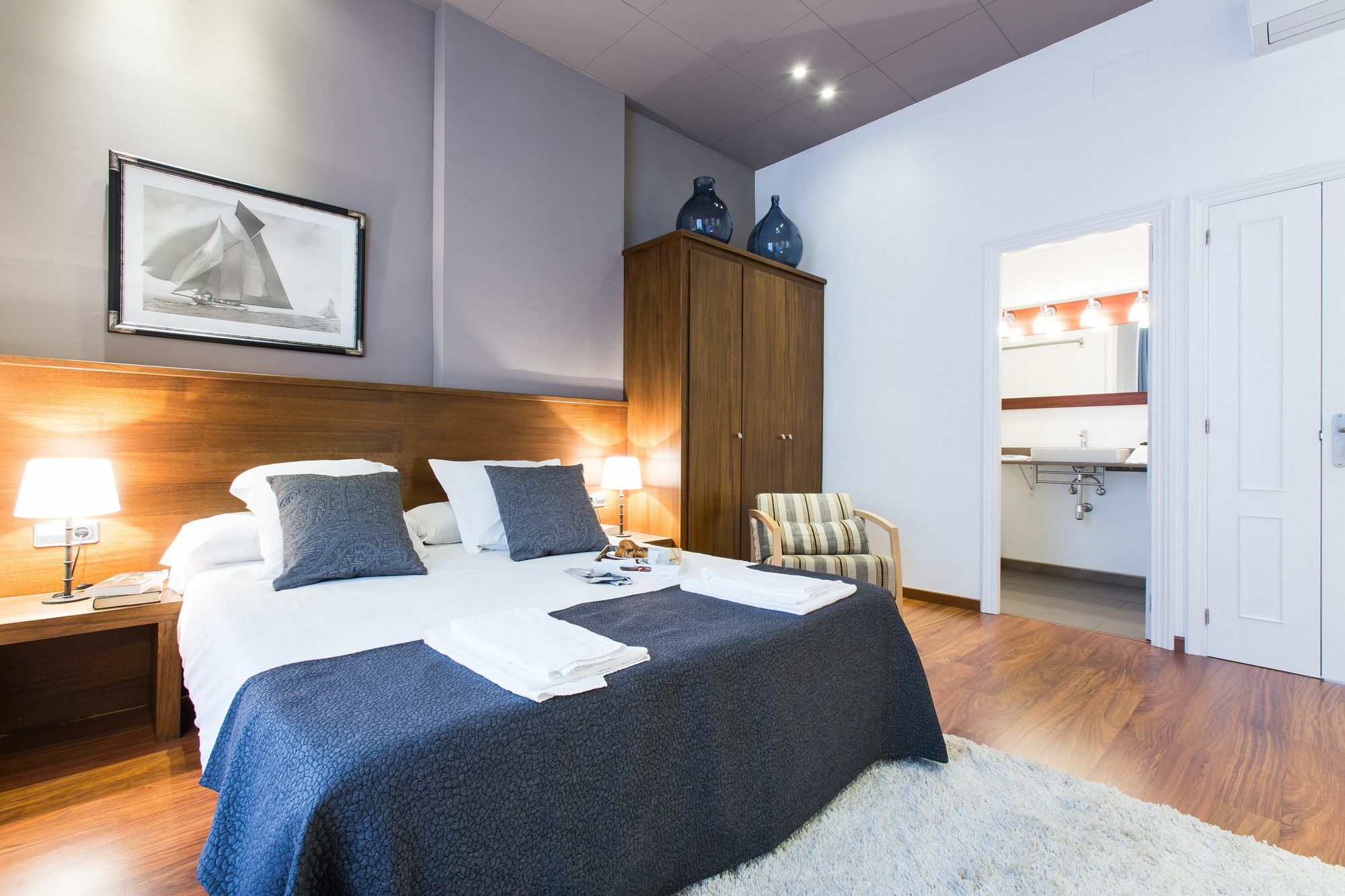 Serennia Apartamentos Ramblas - Placa Catalunya Барселона Экстерьер фото
